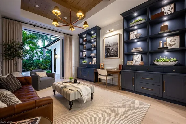 $18,900,000 | 190 7th Avenue North, Naples, FL 34102