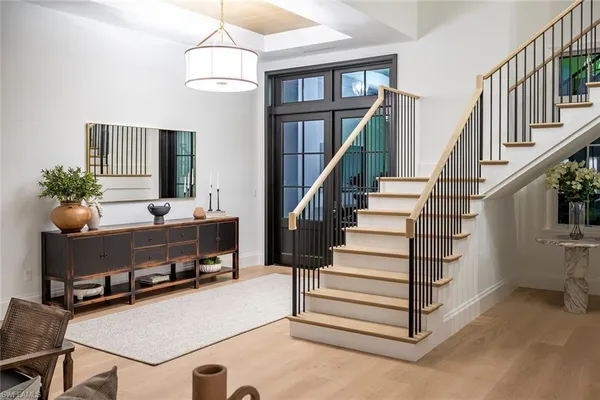 $18,900,000 | 190 7th Avenue North, Naples, FL 34102