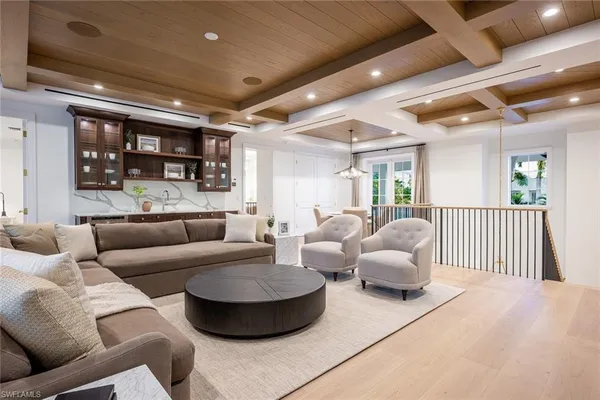 $18,900,000 | 190 7th Avenue North, Naples, FL 34102