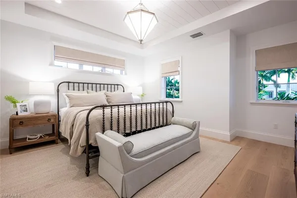 $18,900,000 | 190 7th Avenue North, Naples, FL 34102