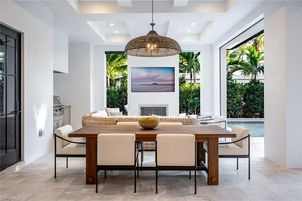 $18,900,000 | 190 7th Avenue North, Naples, FL 34102