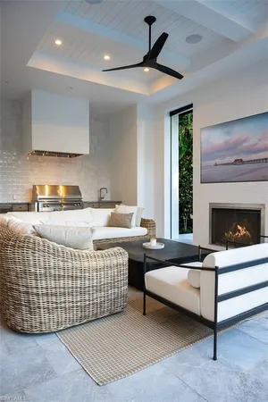 $18,900,000 | 190 7th Avenue North, Naples, FL 34102