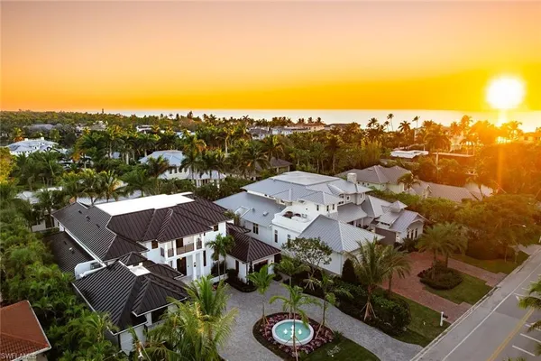 $18,900,000 | 190 7th Avenue North, Naples, FL 34102