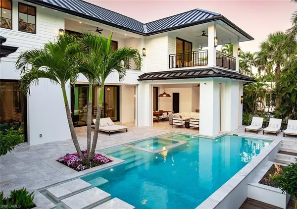 $18,900,000 | 190 7th Avenue North, Naples, FL 34102