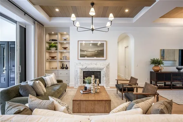 $18,900,000 | 190 7th Avenue North, Naples, FL 34102