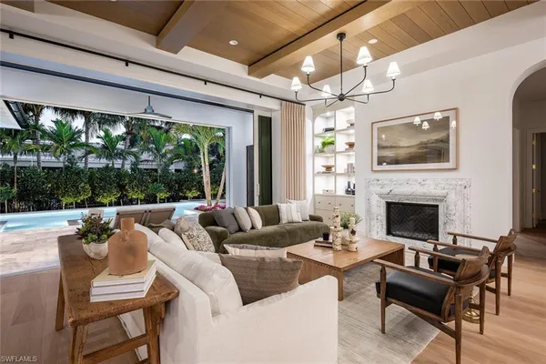 $18,900,000 | 190 7th Avenue North, Naples, FL 34102