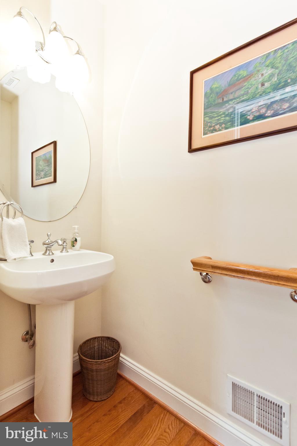 1314 South Glebe Road Arlington, VA 22204 - Photo 22 of 52 Powder room