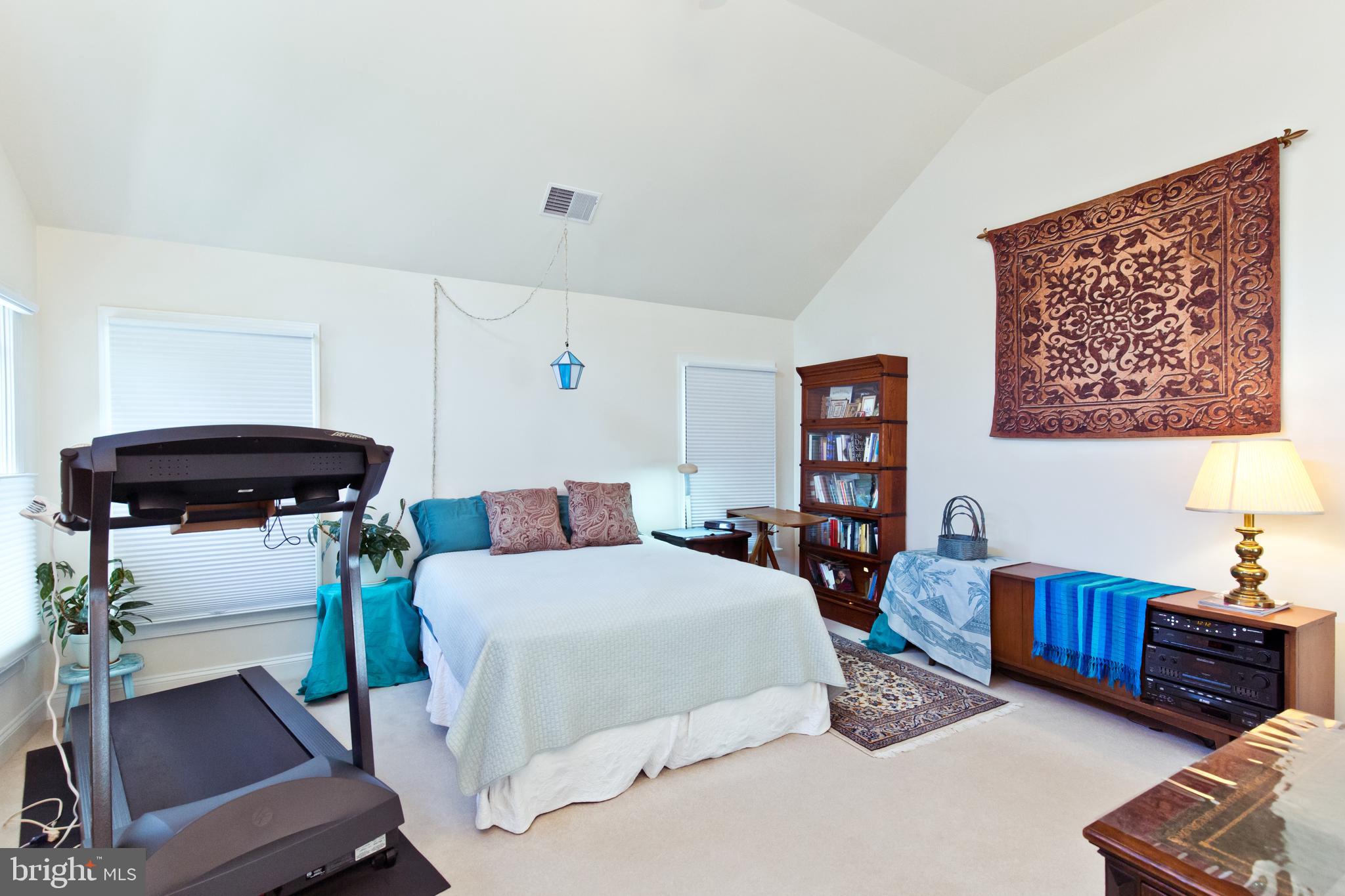 1314 South Glebe Road Arlington, VA 22204 - Photo 24 of 52 Huge Master bedroom