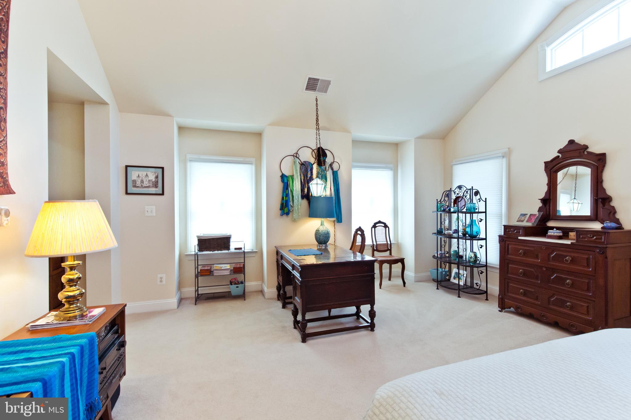 1314 South Glebe Road Arlington, VA 22204 - Photo 25 of 52 Master bedroom