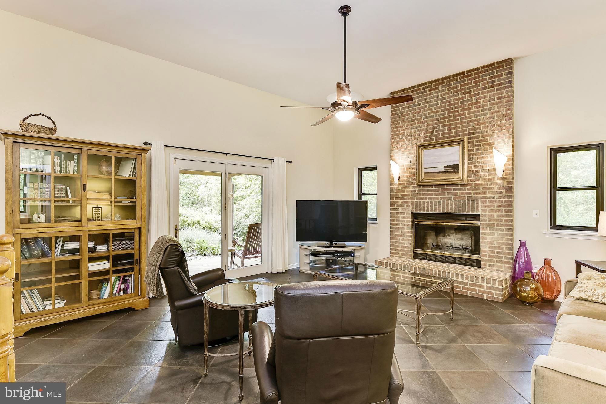 2806 Fennel Road Edgewater, MD 21037 - Photo 11 of 30 Family Room