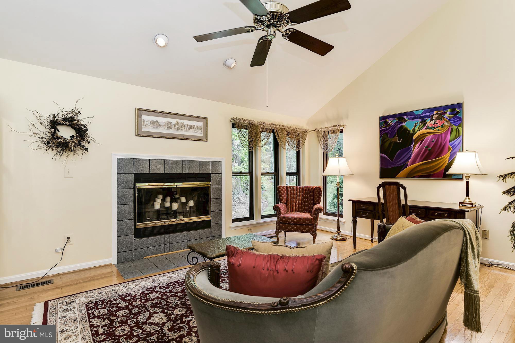 2806 Fennel Road Edgewater, MD 21037 - Photo 3 of 30 Living Room