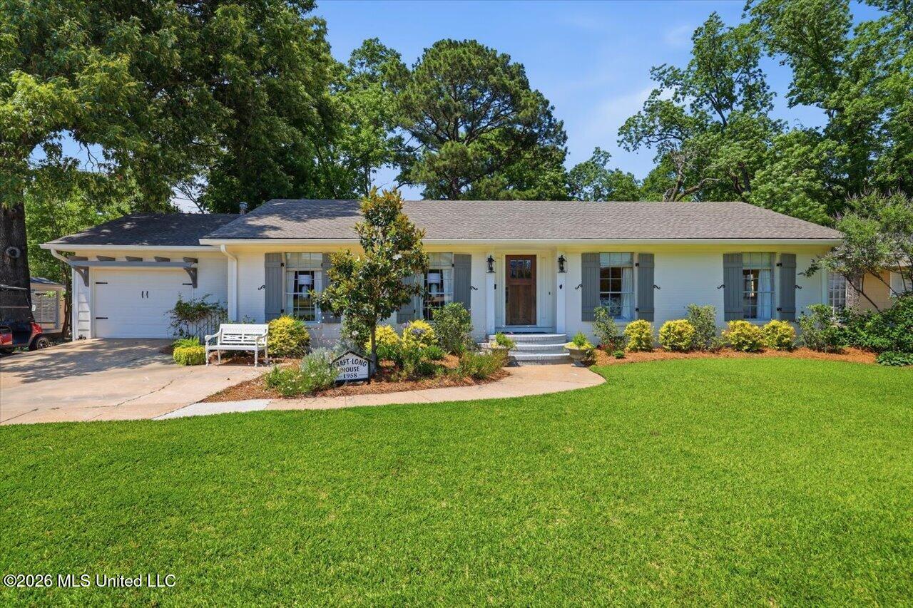 407 East College Street Clinton, MS 39056 - Photo 1 of 43 01-407 E College St _ Hometoursms.com