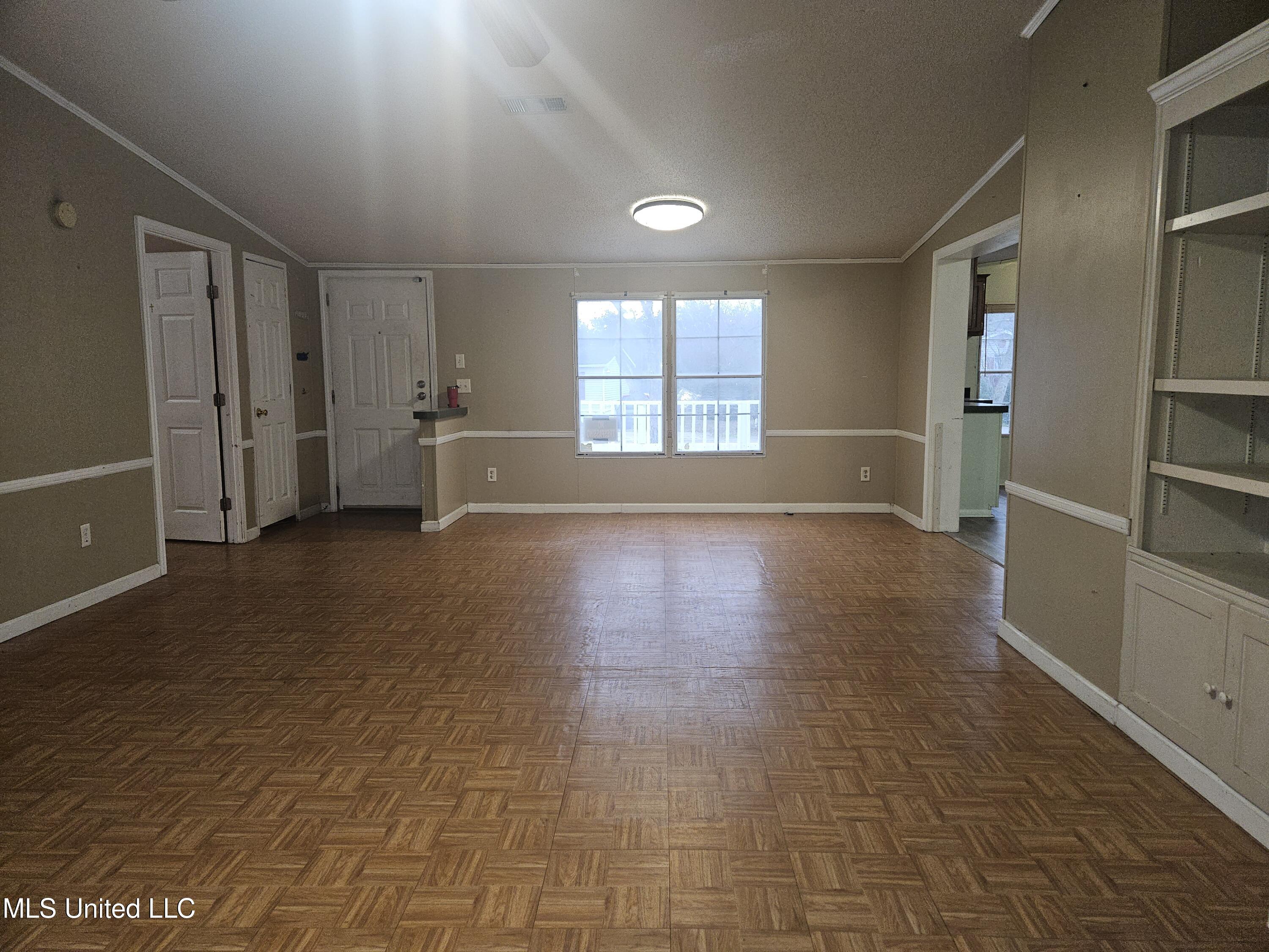 19255 North Shaw Road Saucier, MS 39574 - Photo 4 of 39 Living Room