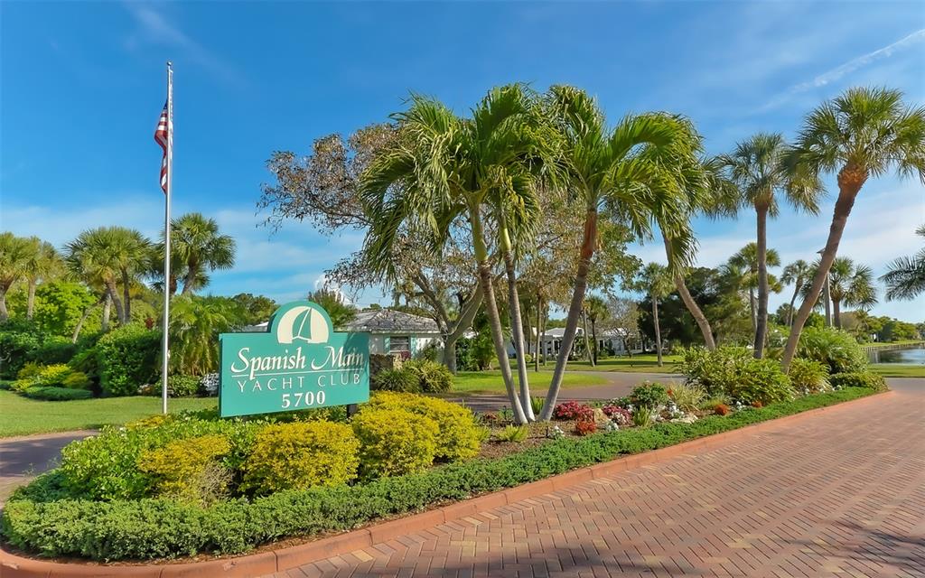 554 Spanish Drive South Longboat Key, FL 34228 - Photo 72 of 72 a view of a garden