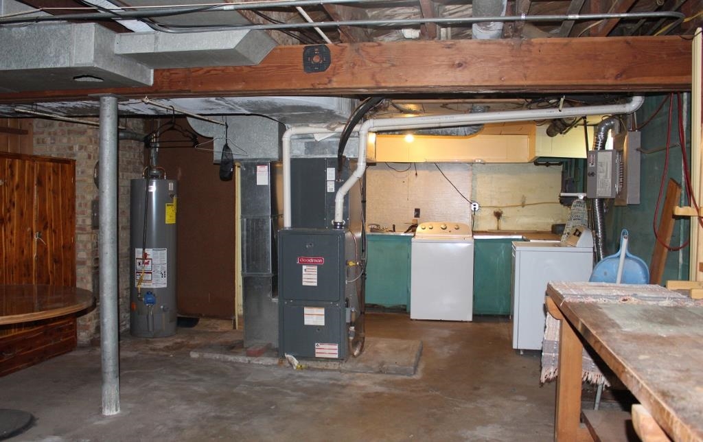 316 West Perry Street Belvidere, IL 61008 - Photo 19 of 21 a view of a storage & utility room