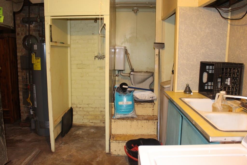 316 West Perry Street Belvidere, IL 61008 - Photo 20 of 21 a bathroom with a sink and a mirror