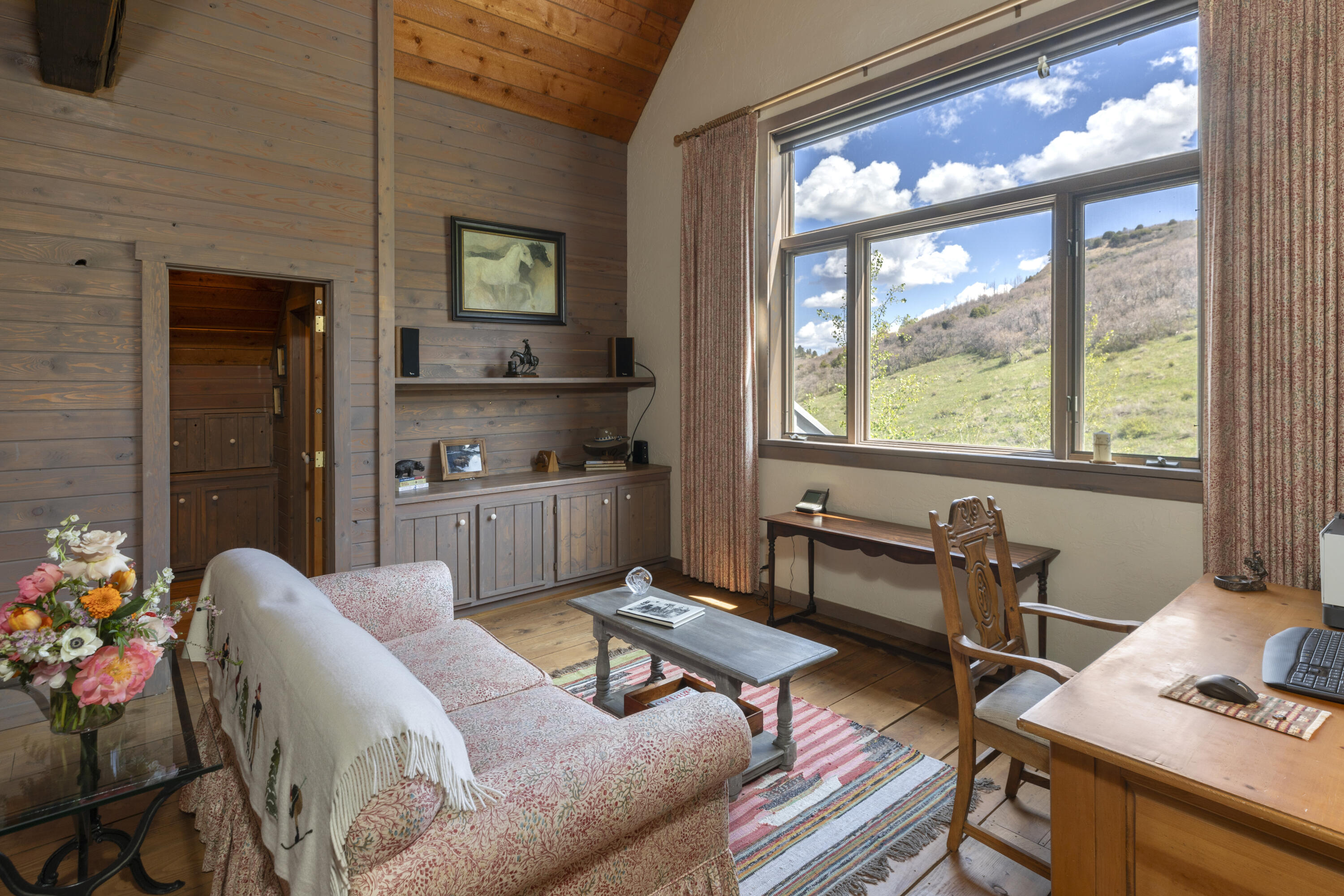 5109 County Rd M44 Placerville, CO 81430 - Photo 17 of 36 Primary Bedroom sitting area