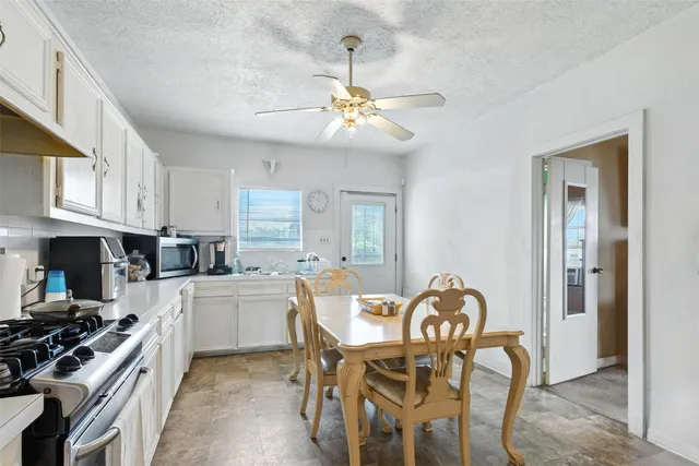 $240,000 | 619 10th Street, Hempstead, TX 77445