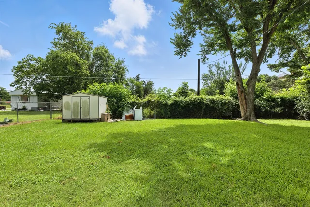 $240,000 | 619 10th Street, Hempstead, TX 77445