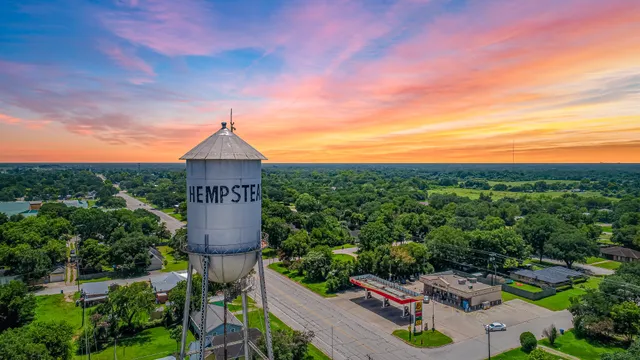 $240,000 | 619 10th Street, Hempstead, TX 77445