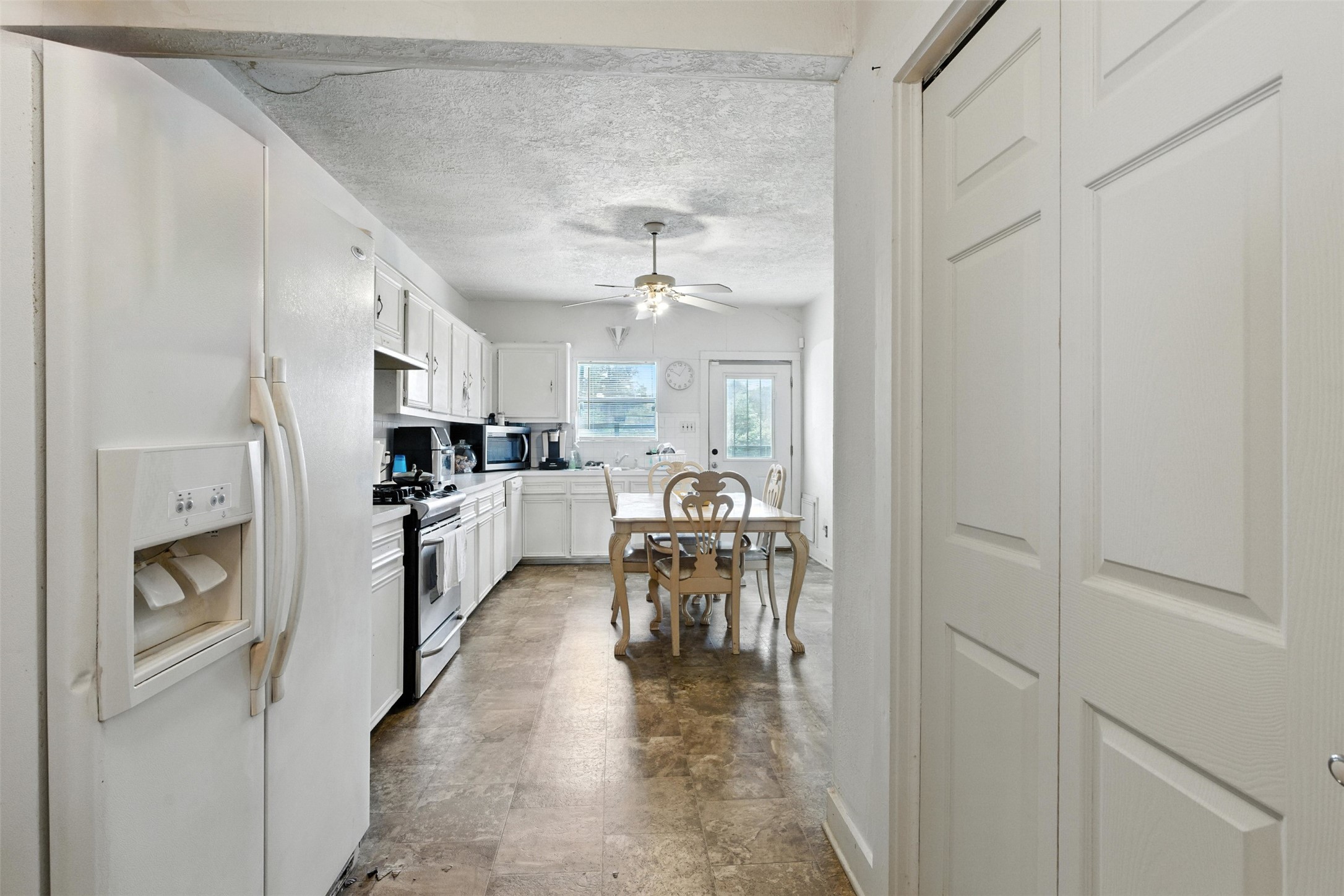 619 10th Street Hempstead, TX 77445 - Photo 10 of 27