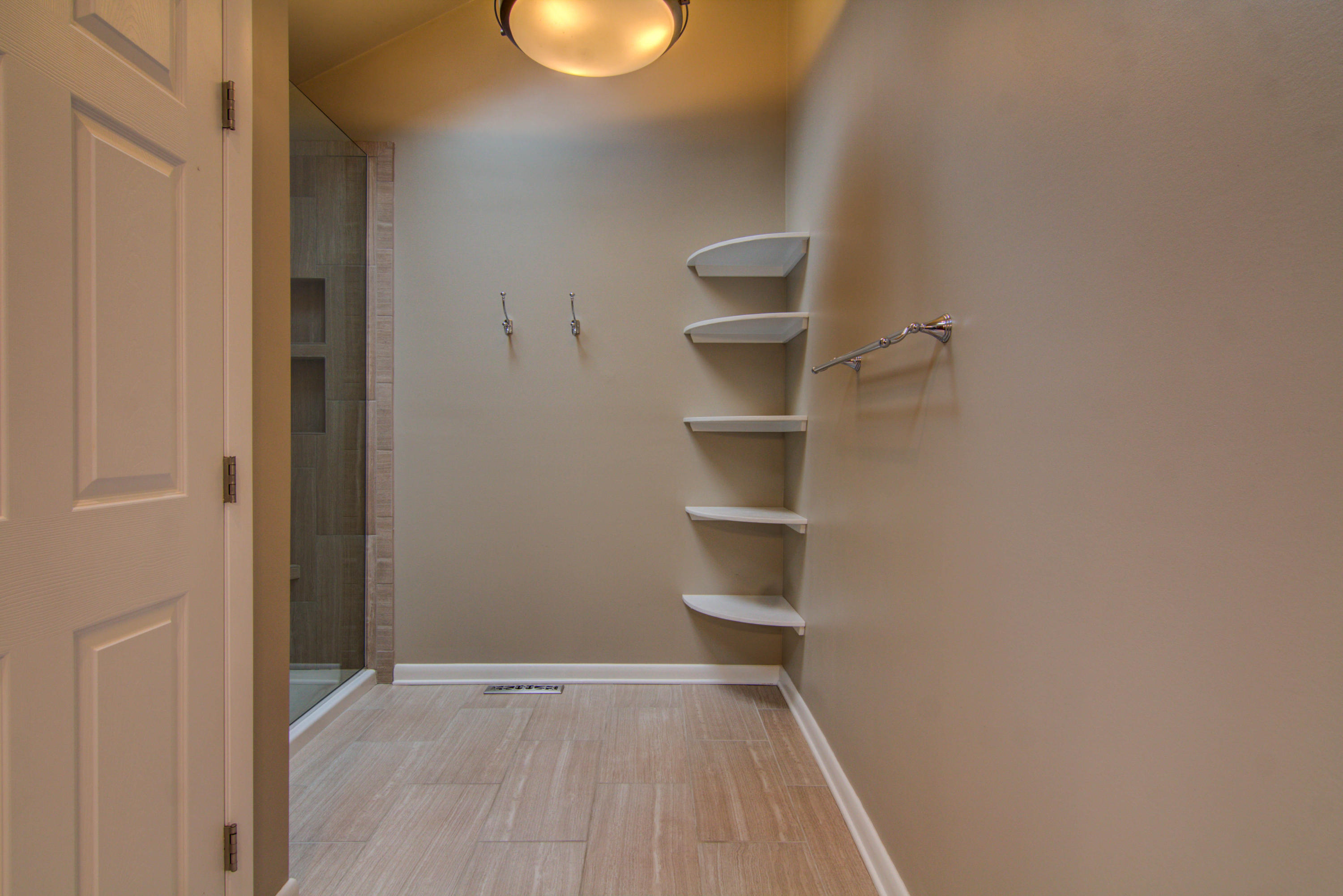 5031 Upland Game Road Roanoke, VA 24018 - Photo 25 of 39 Master Bath