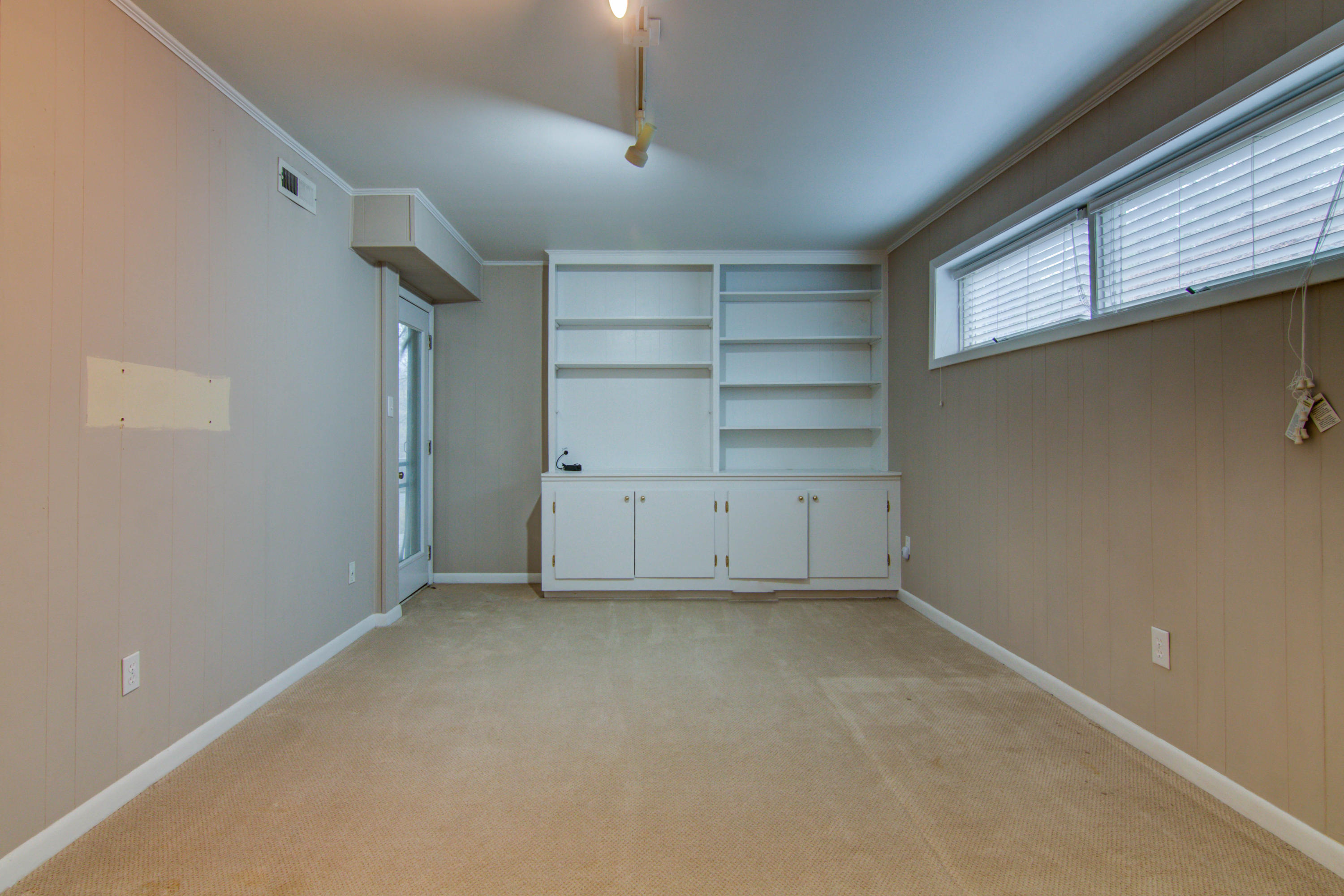 5031 Upland Game Road Roanoke, VA 24018 - Photo 32 of 39 Family Room