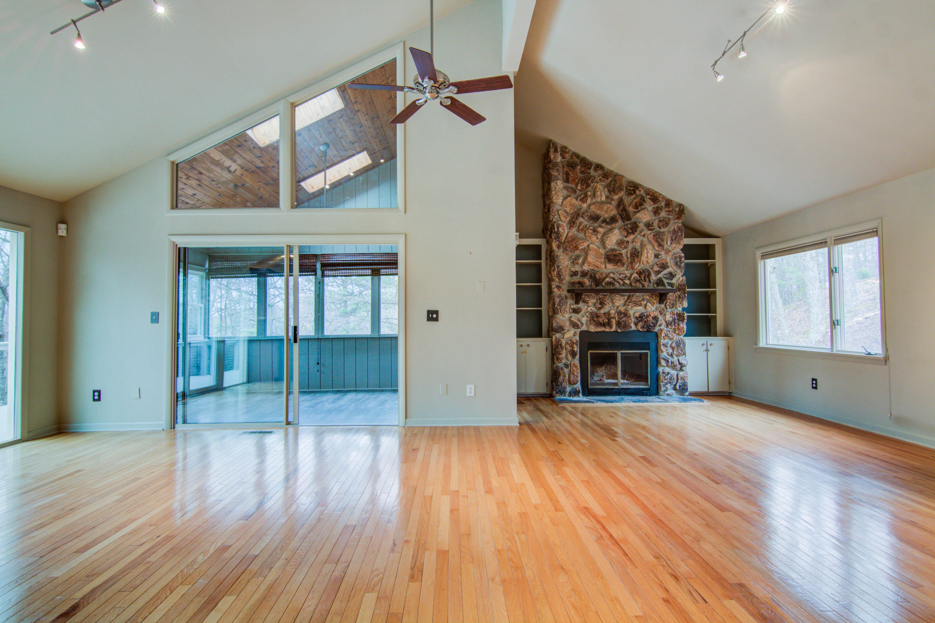 5031 Upland Game Road Roanoke, VA 24018 - Photo 10 of 39 Great Room