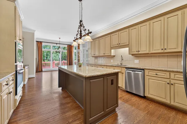 $880,000 | 228 Indian Wells Drive, Spartanburg, SC 29306