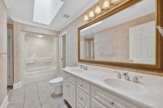 $880,000 | 228 Indian Wells Drive, Spartanburg, SC 29306