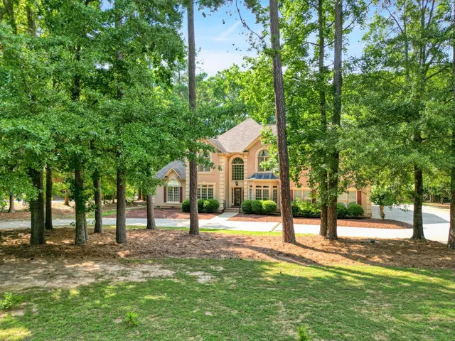 $880,000 | 228 Indian Wells Drive, Spartanburg, SC 29306