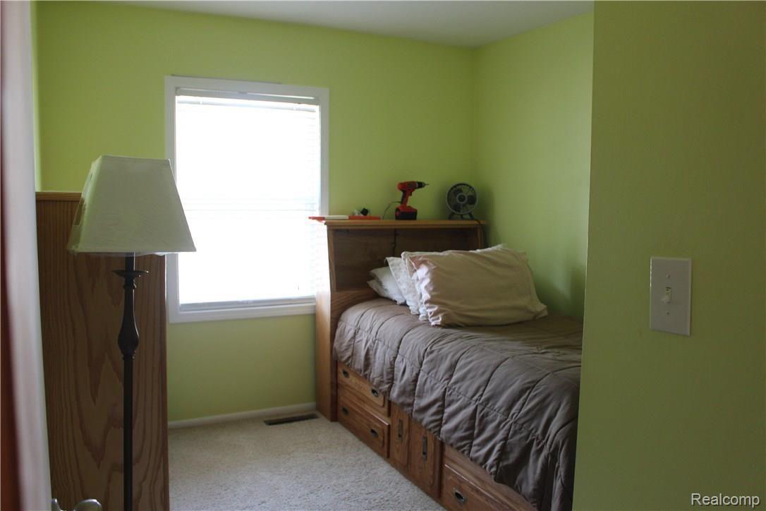 2504 Mueller Road Lake Orion, MI 48359 - Photo 10 of 13 026.JPG