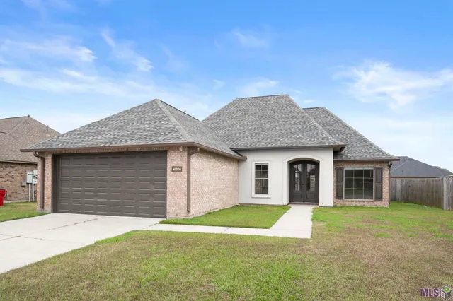 $2,350 | 41206 Colonial Drive, Sorrento, LA 70778