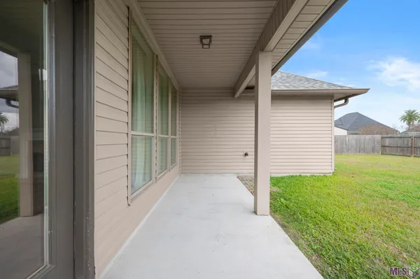 $2,350 | 41206 Colonial Drive, Sorrento, LA 70778