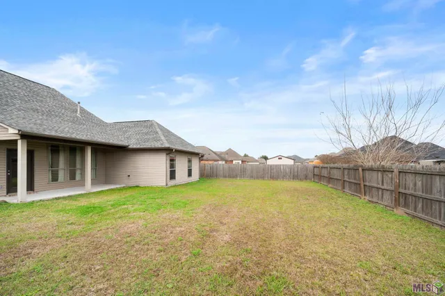 $2,350 | 41206 Colonial Drive, Sorrento, LA 70778