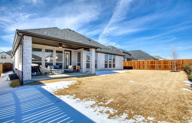 a view of swimming pool of the house