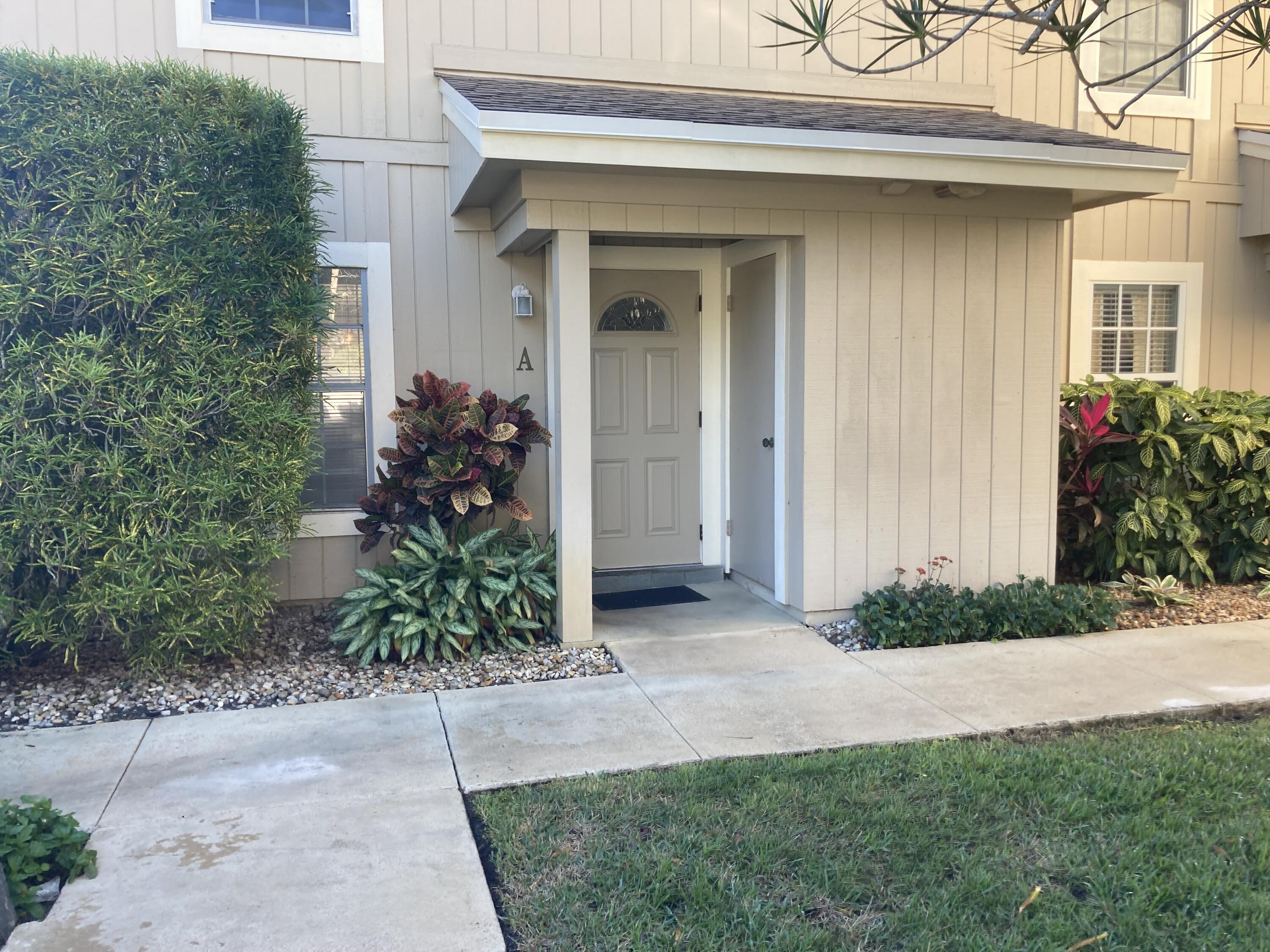 9120 Southeast Riverfront Terrace, Unit A Jupiter, FL 33469 - Photo 3 of 25 IMG_5671