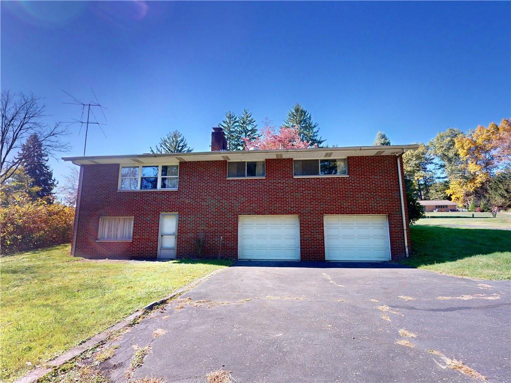 200 Cherokee Drive Butler, PA 16001 - Photo 3 of 16