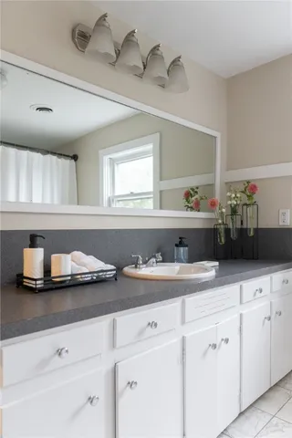 $2,800 | 17 Mc Allister Street, Newport, RI 02840