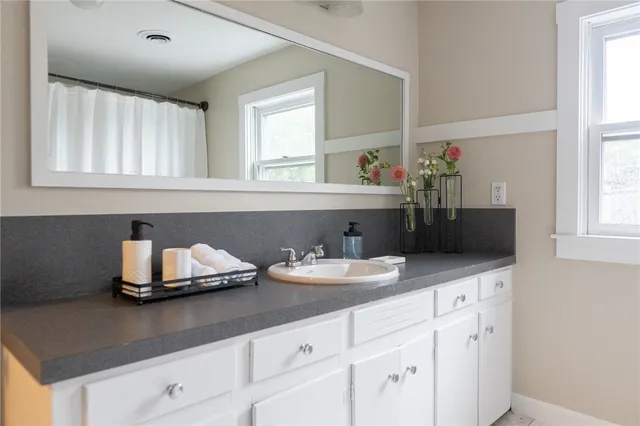 $2,800 | 17 Mc Allister Street, Newport, RI 02840