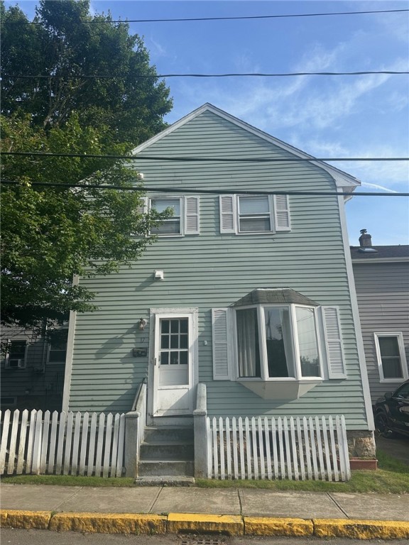 17 Mc Allister Street Newport, RI 02840 - Photo 2 of 38