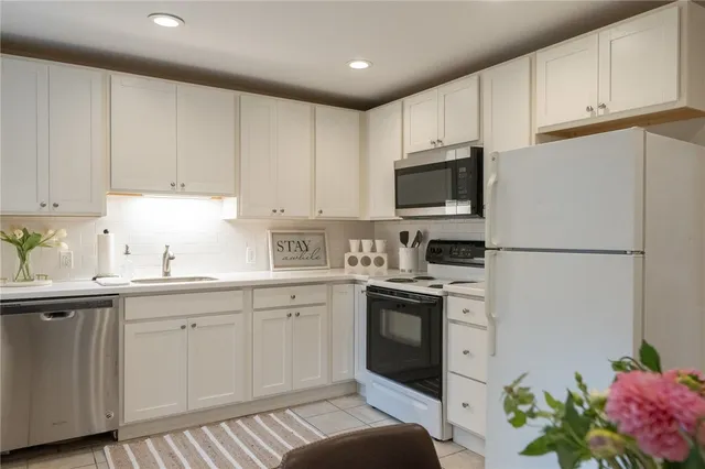 $2,800 | 17 Mc Allister Street, Newport, RI 02840