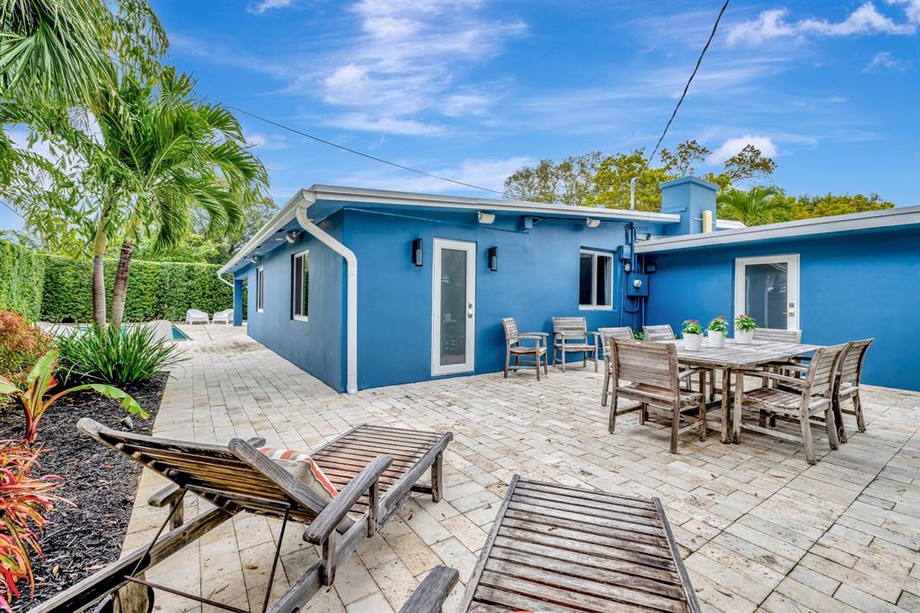 201 Northeast 28th Court Wilton Manors, FL 33334 - Photo 58 of 83 a view of a patio with table and chairs and potted plants