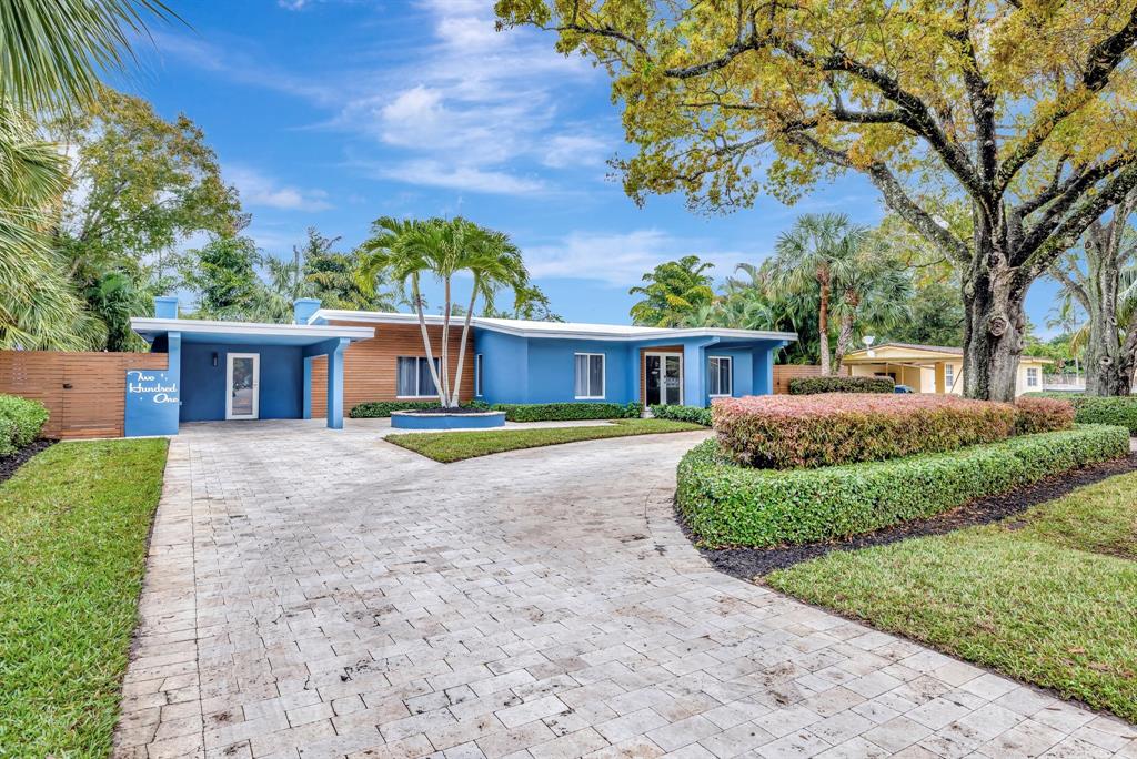 201 Northeast 28th Court Wilton Manors, FL 33334 - Photo 79 of 83 front view of a house with a big yard