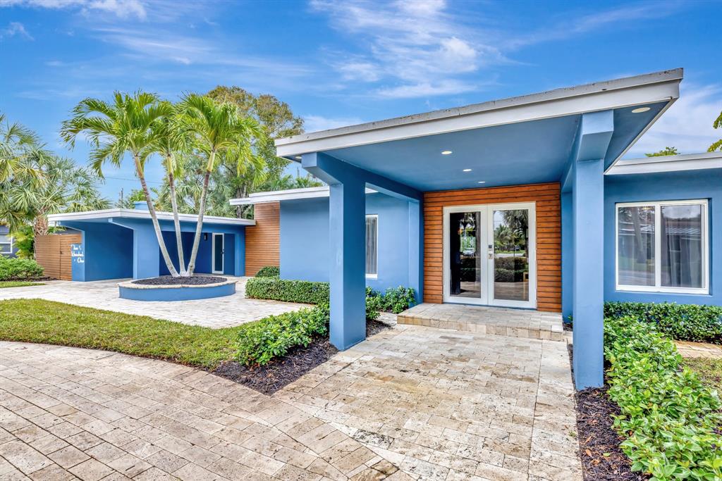 201 Northeast 28th Court Wilton Manors, FL 33334 - Photo 82 of 83 a front view of a house with garden