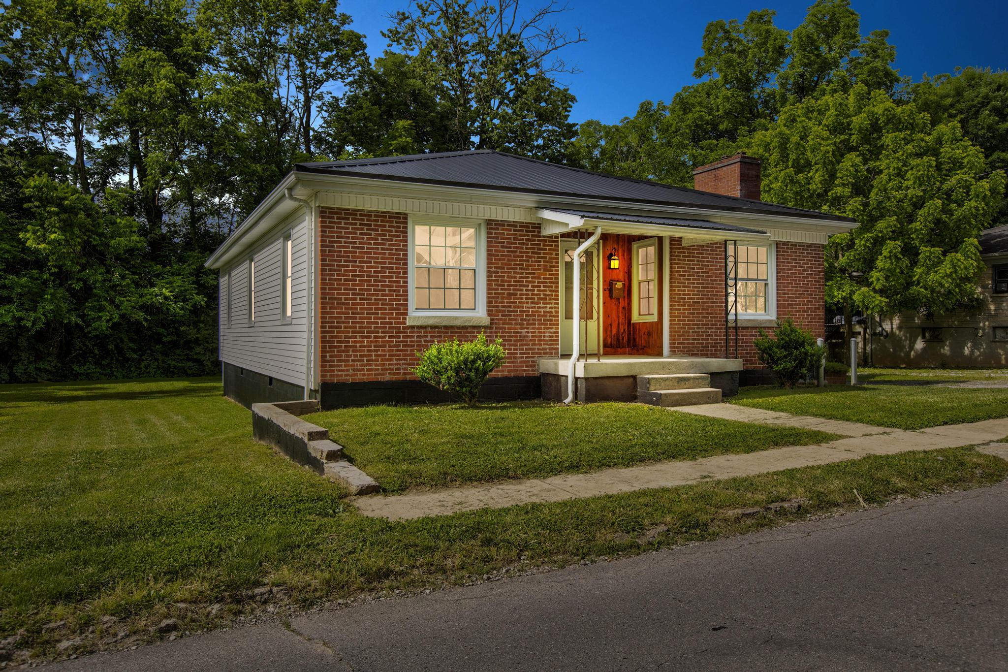 412 Spring Street Mount Sterling, KY 40353 - Photo 1 of 20 PWM29694_5_6