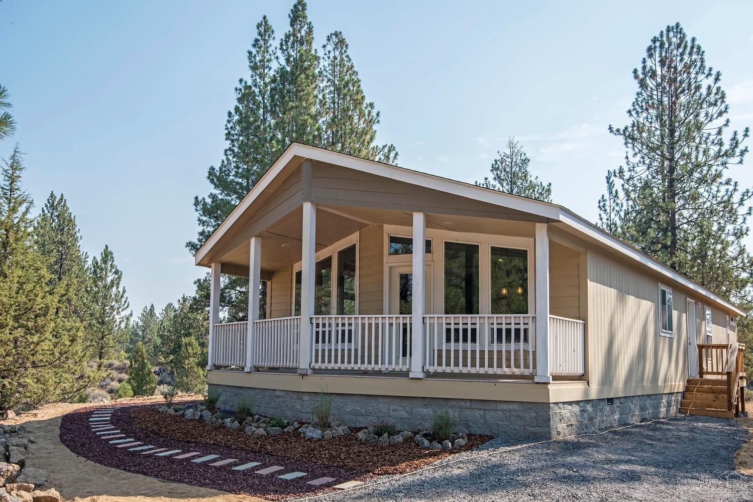 19770 Buck Canyon Road Bend, OR 97702 - Photo 2 of 23 The steps to the door on the right side