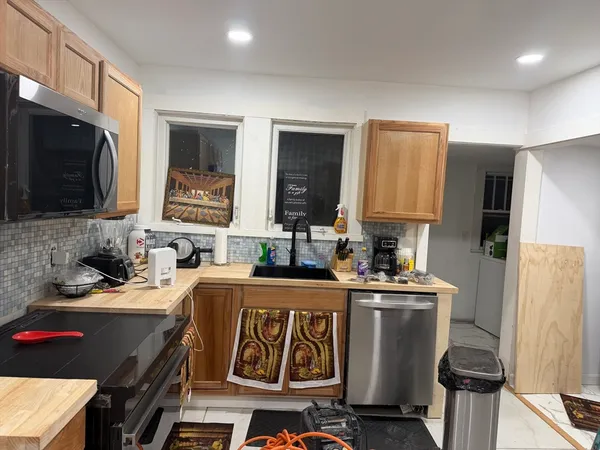 $550,000 | 52 Quincy Street, Holbrook, MA 02343