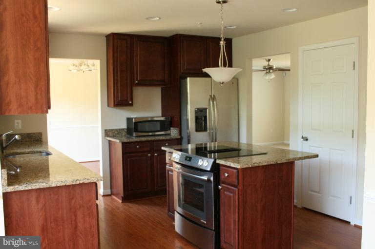 11245 Raby Road Waldorf, MD 20601 - Photo 21 of 30 Kitchen