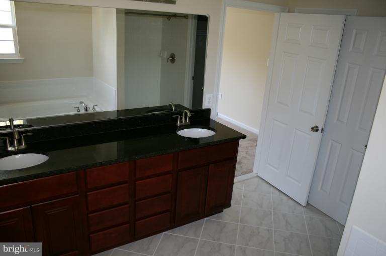 11245 Raby Road Waldorf, MD 20601 - Photo 6 of 30 Bath (Master)